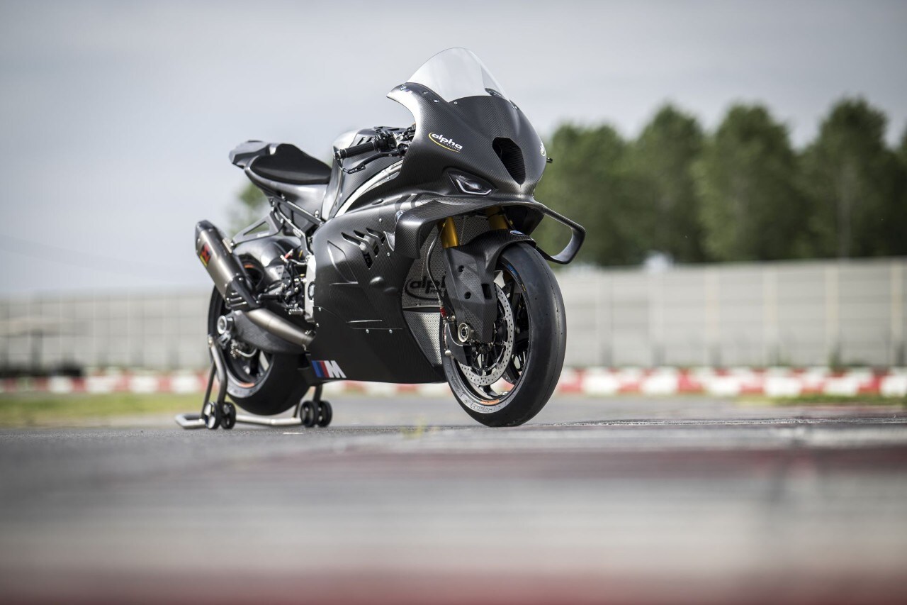 DueruoteTG #238 - Abbiamo guidato in pista la BMW che corre in SBK! 